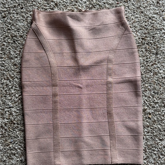 Guess Nude Bandage Skirt Set - Picture 3 of 12